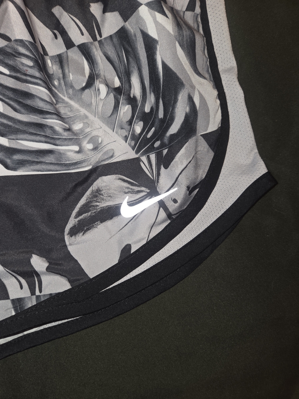 Nike Womens Dri-Fit Tempo Printed Running Shorts 3" Size Medium - Picture 2 of 6